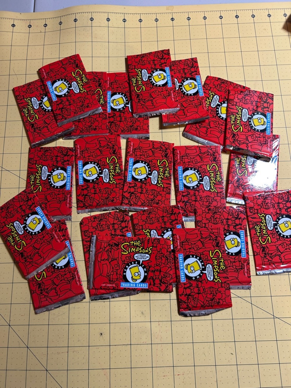 105 Simpsons Trading Cards - Picture 2 of 4